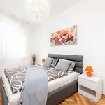 Beachfront Zeljko Apartamento *